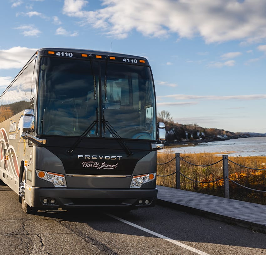 Autobus en bord de mer