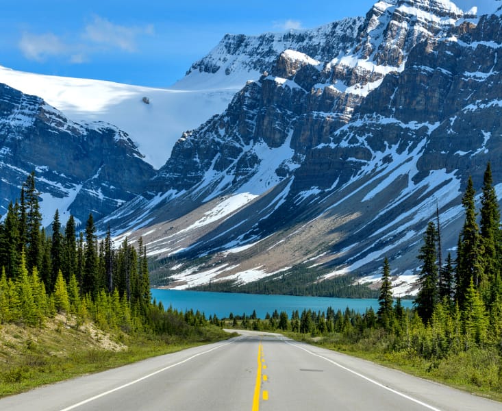 Photo d'une route dans les montagnes